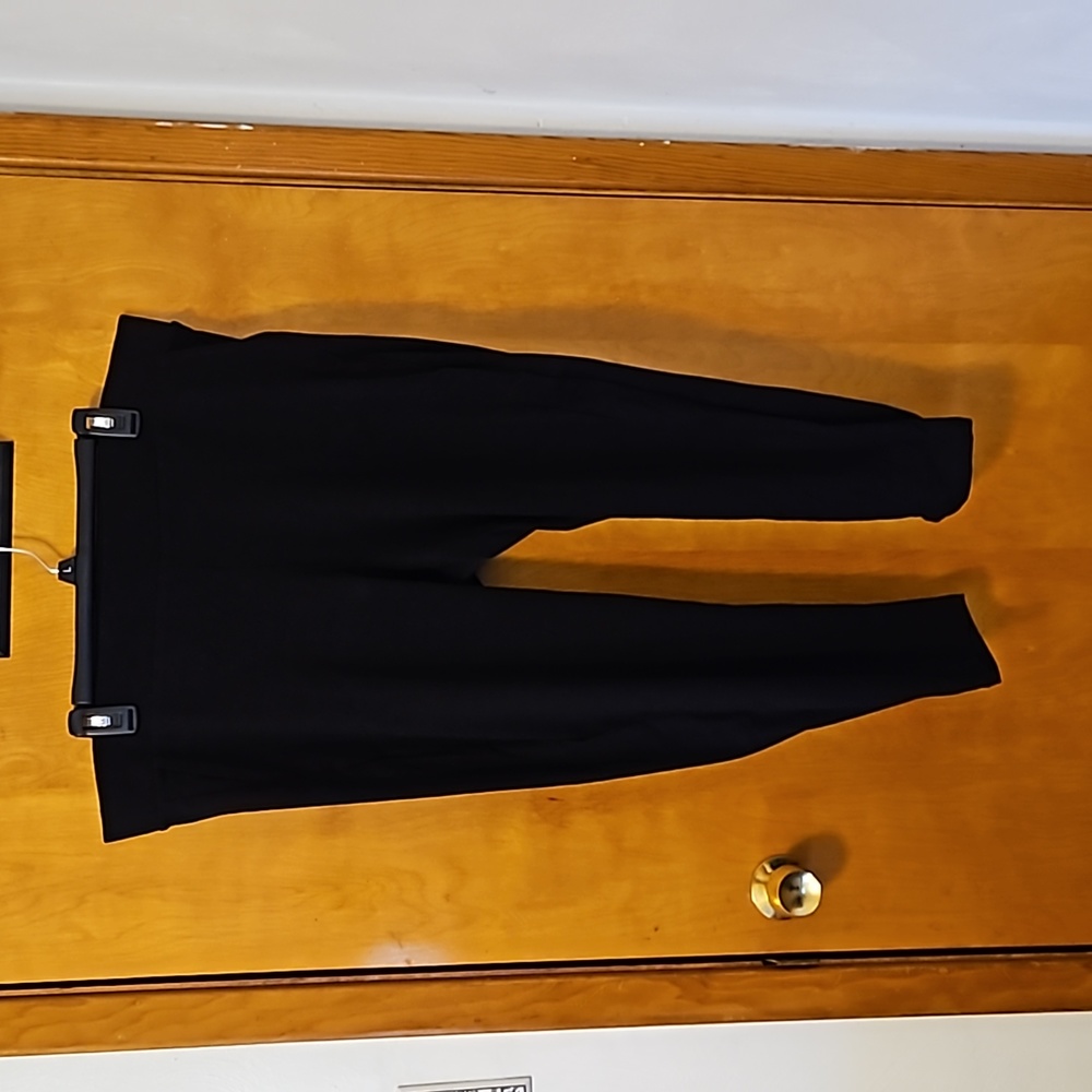 Torrid Black Ankle Length Leggings with Pockets!